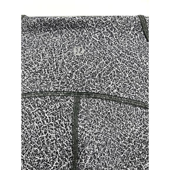 Lululemon train times 7/8 fractal alpine leggings 8 - Picture 6 of 6